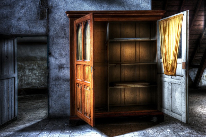 Memories in Wood: Knowing Closets